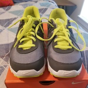 Nike revolution
